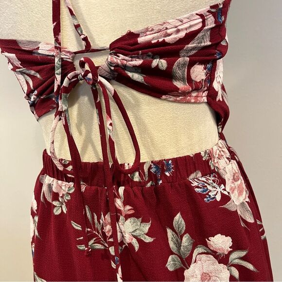 Floral Halter mini Dress in Burgundy with open back - Picture 7 of 12